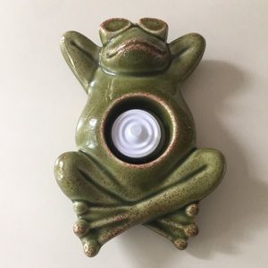 Chillin’ Out Frog votive holder